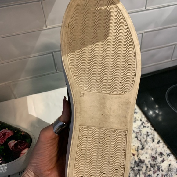 Givenchy slip on sneakers with rose detail - Picture 6 of 8